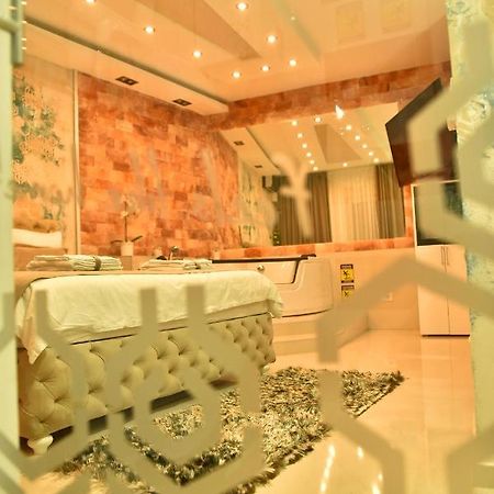 Design Apartment Premium Spa Lux 4 Star "Dubai" Completely Private Wellness & Spa Free Included Sauna & Jacuzzi & Salt Wall & Fire Place & 3D Ceilings & Business Wifi & Netflix & Keyless Code Entry & Full Smart App & Secure 2 Parking Place Ćuprija Exteriör bild