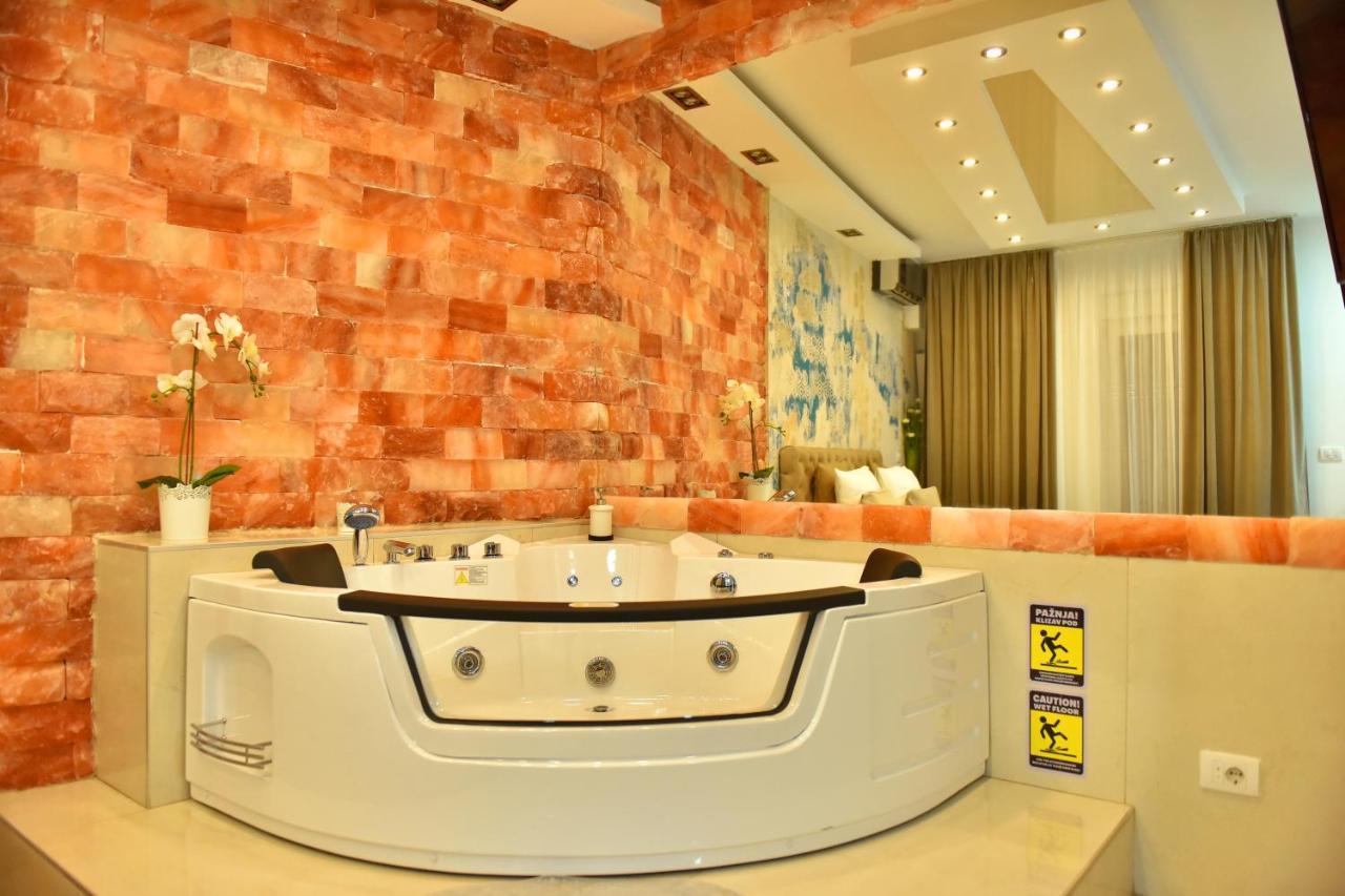 Design Apartment Premium Spa Lux 4 Star "Dubai" Completely Private Wellness & Spa Free Included Sauna & Jacuzzi & Salt Wall & Fire Place & 3D Ceilings & Business Wifi & Netflix & Keyless Code Entry & Full Smart App & Secure 2 Parking Place Ćuprija Exteriör bild