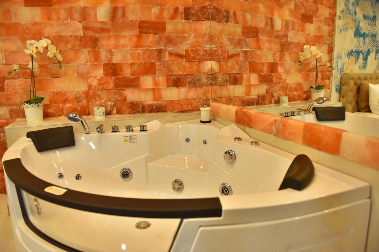 Design Apartment Premium Spa Lux 4 Star "Dubai" Completely Private Wellness & Spa Free Included Sauna & Jacuzzi & Salt Wall & Fire Place & 3D Ceilings & Business Wifi & Netflix & Keyless Code Entry & Full Smart App & Secure 2 Parking Place Ćuprija Exteriör bild