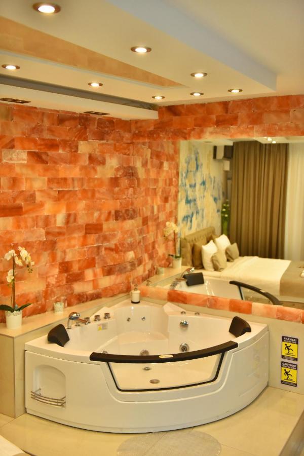 Design Apartment Premium Spa Lux 4 Star "Dubai" Completely Private Wellness & Spa Free Included Sauna & Jacuzzi & Salt Wall & Fire Place & 3D Ceilings & Business Wifi & Netflix & Keyless Code Entry & Full Smart App & Secure 2 Parking Place Ćuprija Exteriör bild
