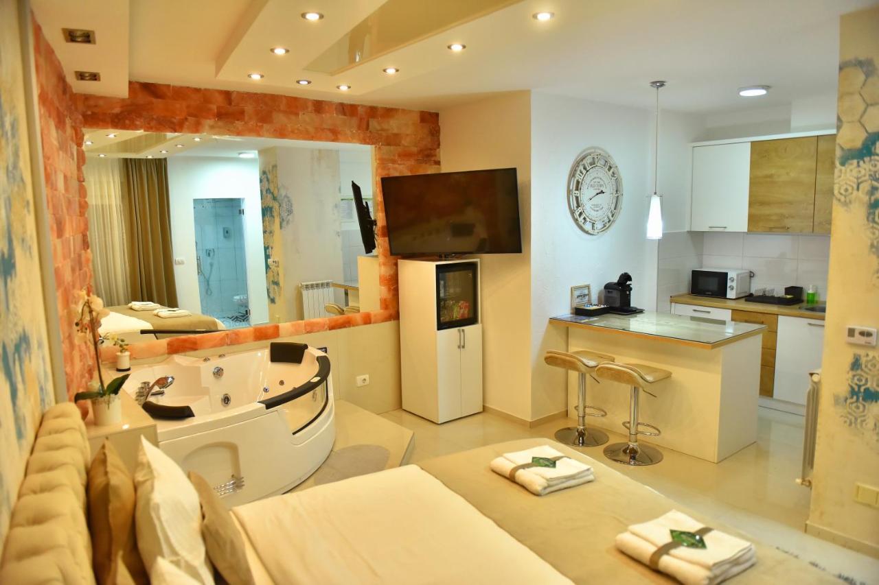 Design Apartment Premium Spa Lux 4 Star "Dubai" Completely Private Wellness & Spa Free Included Sauna & Jacuzzi & Salt Wall & Fire Place & 3D Ceilings & Business Wifi & Netflix & Keyless Code Entry & Full Smart App & Secure 2 Parking Place Ćuprija Exteriör bild