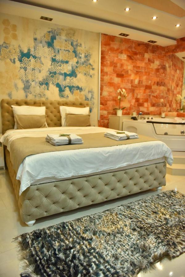 Design Apartment Premium Spa Lux 4 Star "Dubai" Completely Private Wellness & Spa Free Included Sauna & Jacuzzi & Salt Wall & Fire Place & 3D Ceilings & Business Wifi & Netflix & Keyless Code Entry & Full Smart App & Secure 2 Parking Place Ćuprija Exteriör bild