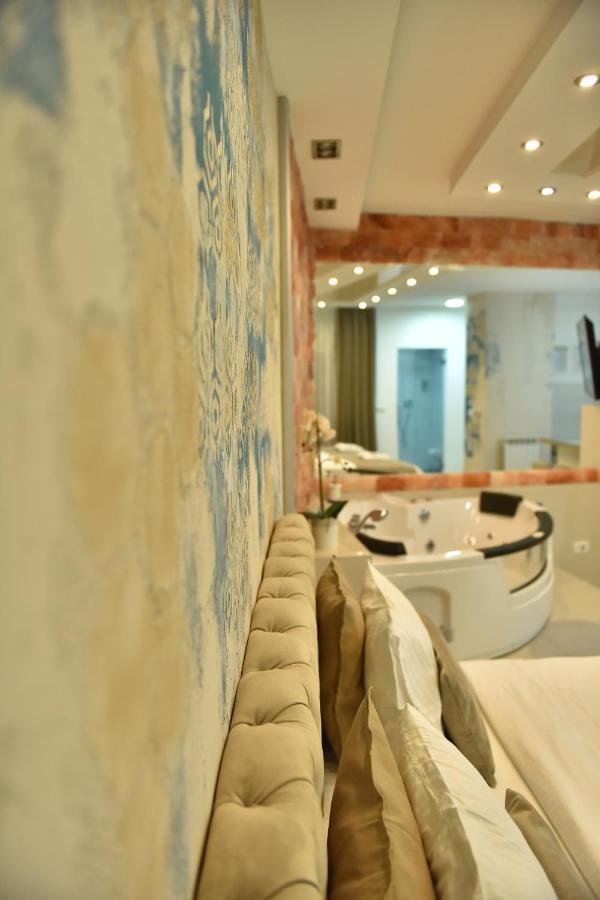 Design Apartment Premium Spa Lux 4 Star "Dubai" Completely Private Wellness & Spa Free Included Sauna & Jacuzzi & Salt Wall & Fire Place & 3D Ceilings & Business Wifi & Netflix & Keyless Code Entry & Full Smart App & Secure 2 Parking Place Ćuprija Exteriör bild