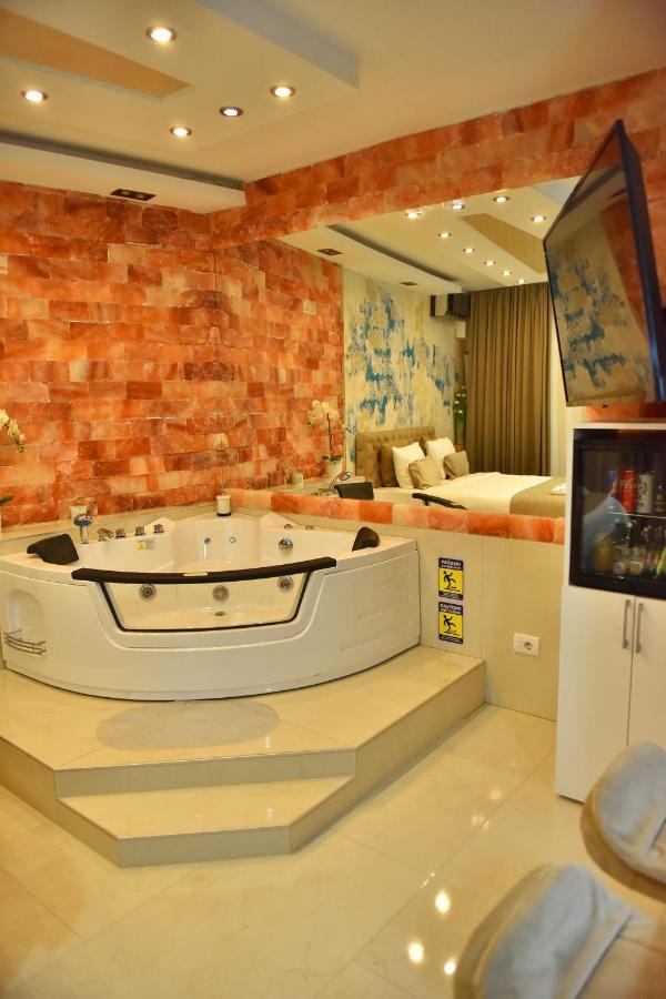 Design Apartment Premium Spa Lux 4 Star "Dubai" Completely Private Wellness & Spa Free Included Sauna & Jacuzzi & Salt Wall & Fire Place & 3D Ceilings & Business Wifi & Netflix & Keyless Code Entry & Full Smart App & Secure 2 Parking Place Ćuprija Exteriör bild