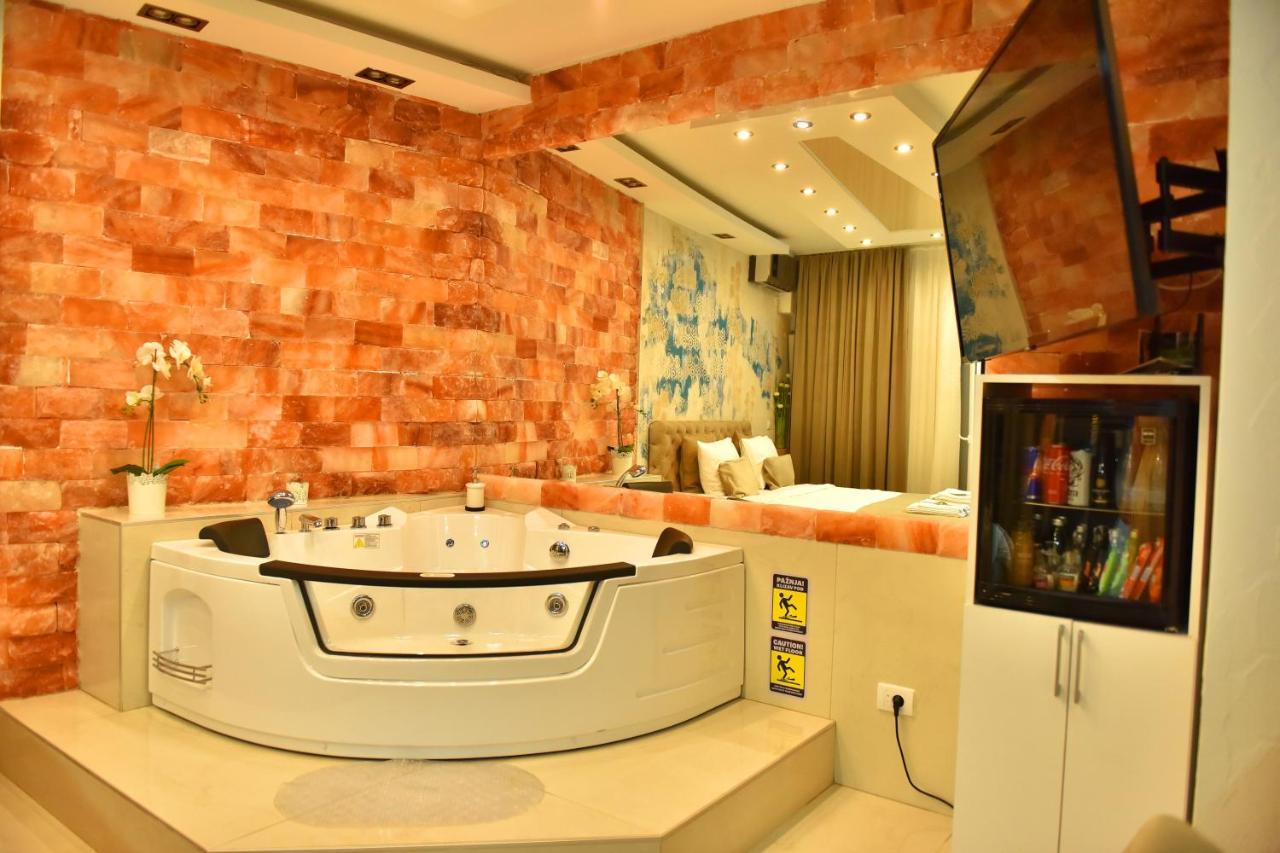 Design Apartment Premium Spa Lux 4 Star "Dubai" Completely Private Wellness & Spa Free Included Sauna & Jacuzzi & Salt Wall & Fire Place & 3D Ceilings & Business Wifi & Netflix & Keyless Code Entry & Full Smart App & Secure 2 Parking Place Ćuprija Exteriör bild