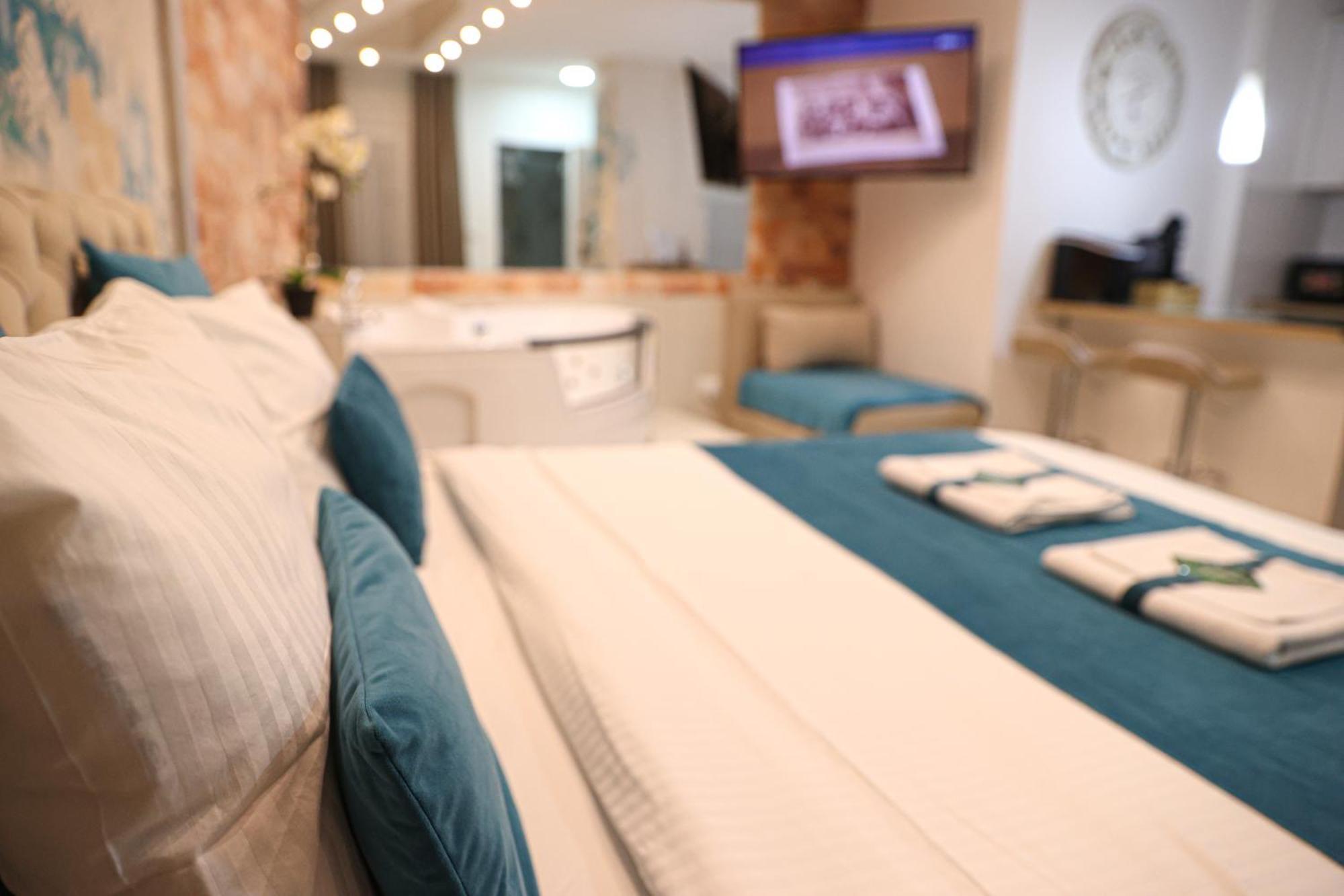 Design Apartment Premium Spa Lux 4 Star "Dubai" Completely Private Wellness & Spa Free Included Sauna & Jacuzzi & Salt Wall & Fire Place & 3D Ceilings & Business Wifi & Netflix & Keyless Code Entry & Full Smart App & Secure 2 Parking Place Ćuprija Exteriör bild